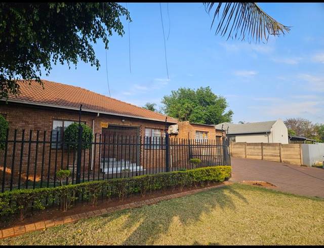 3 BEDROOM HOUSE FOR SALE IN MONTANA PARK